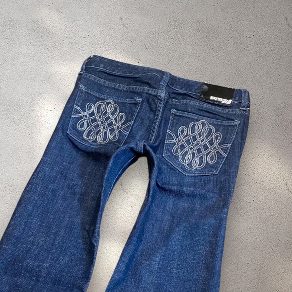 Express Jeans Low Rise Stella Bootcut Jeans - Picture 3 of 6